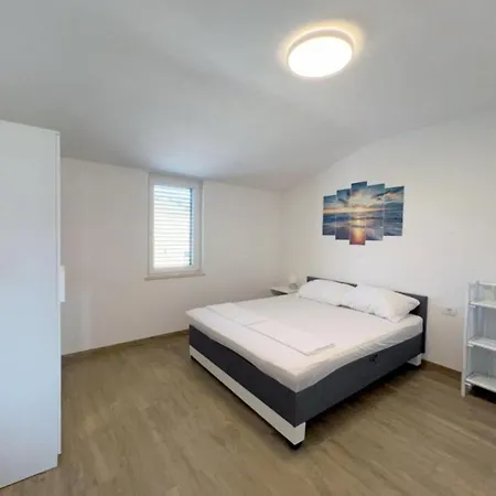 Apartman One Bedroom With Sea View 3 *