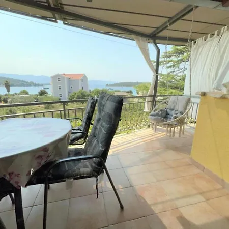 Apartman One Bedroom With Sea View 3 Lovište